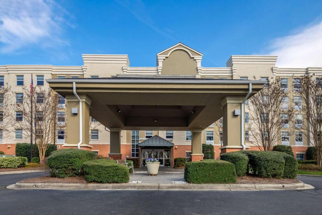 Comfort Suites near Birkdale Village - Huntersville
