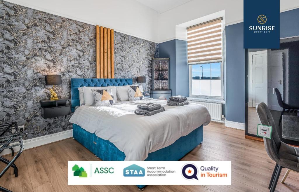 PRESIDENTIAL Apt, Family Home, Luxury Bedrooms, 2 Rooms, 1 King Bed, 2 Single Beds, Free WiFi, Free Parking, FAVOURITE for Families, Tourists, Business Travelers, Relocation, Beautiful Sea Views