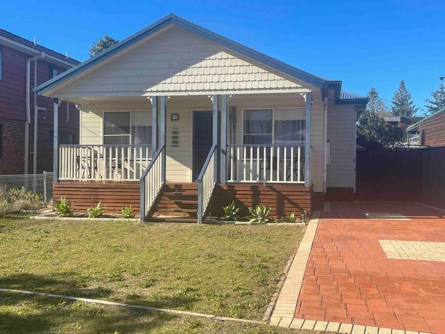 Open plan Coastal Beauty in Patonga Beach - Pet Friendly