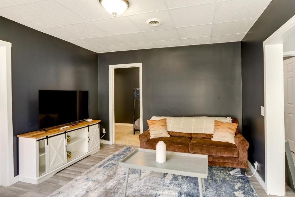 Cozy Downtown Sandusky Gem - 1 Mi to Lake Erie!