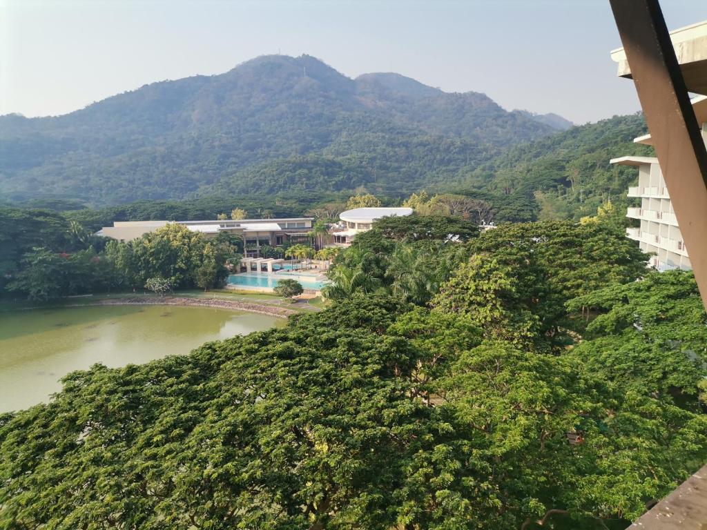 Pico De Loro Condo Room Rental
