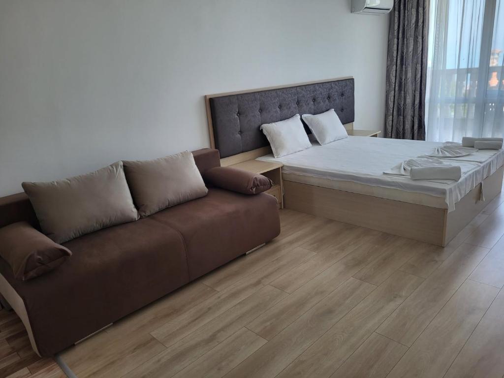 Perla Del Mar Aparthotel
