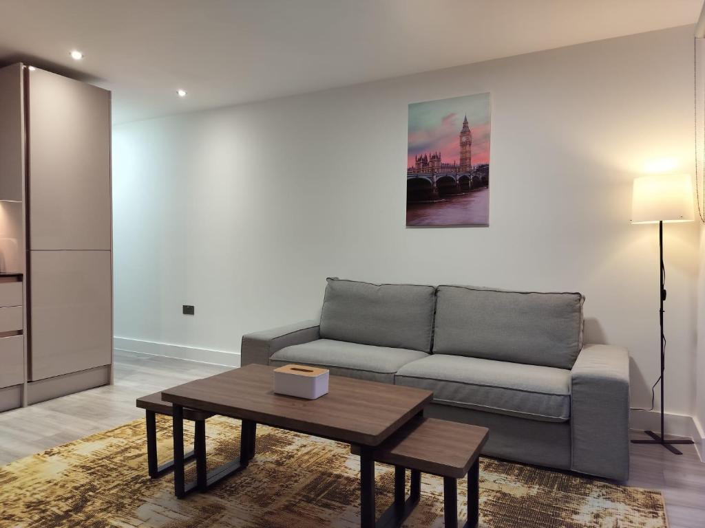 Kensington House by Solitaire Suites