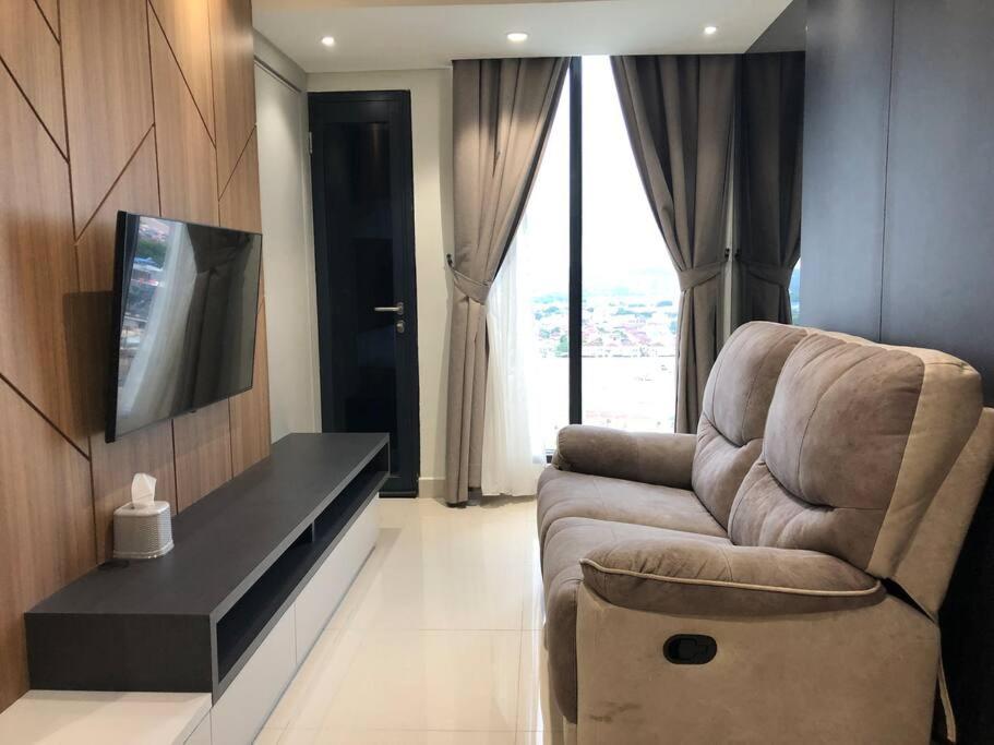 Luxurious Two Bedroom Unit in Bluhen Tower