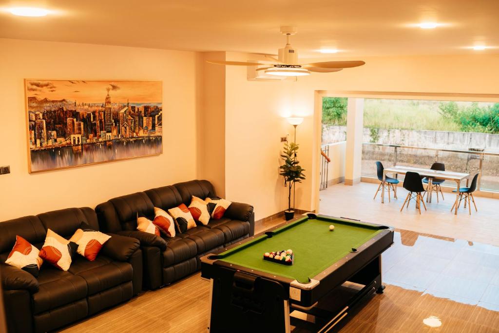 Entire Villa 4 Bedroom, Free Pickup