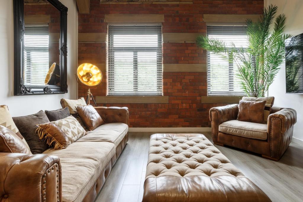 Stunning Designer Penthouse - 85'' Cinema TV!