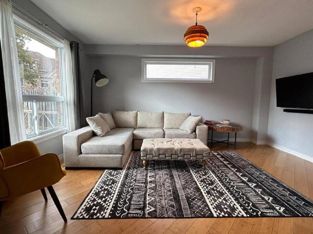 Hanlon Creek Gem Close To U Of G 3 Bedroom