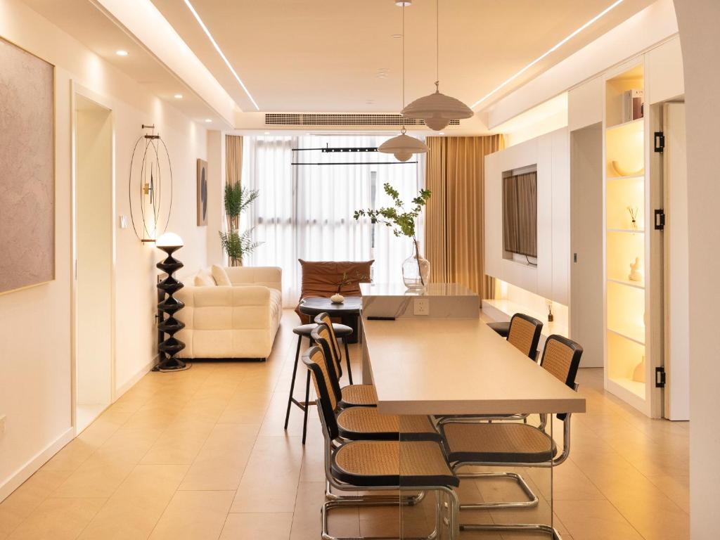 Three Bedroom Apartment near Xintiandi