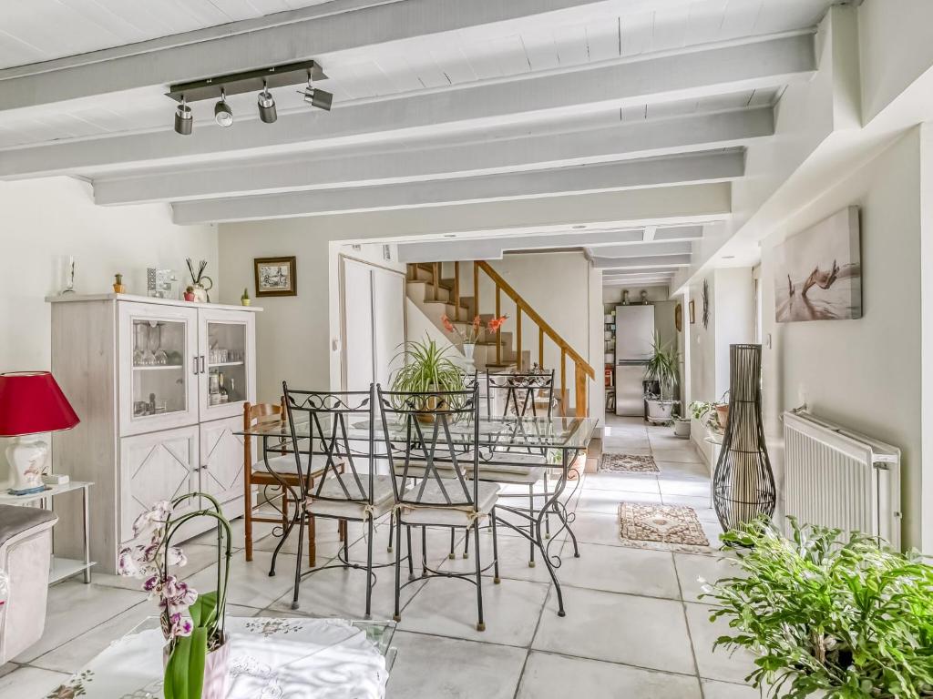 Pretty Holiday Home in Dax with Garden