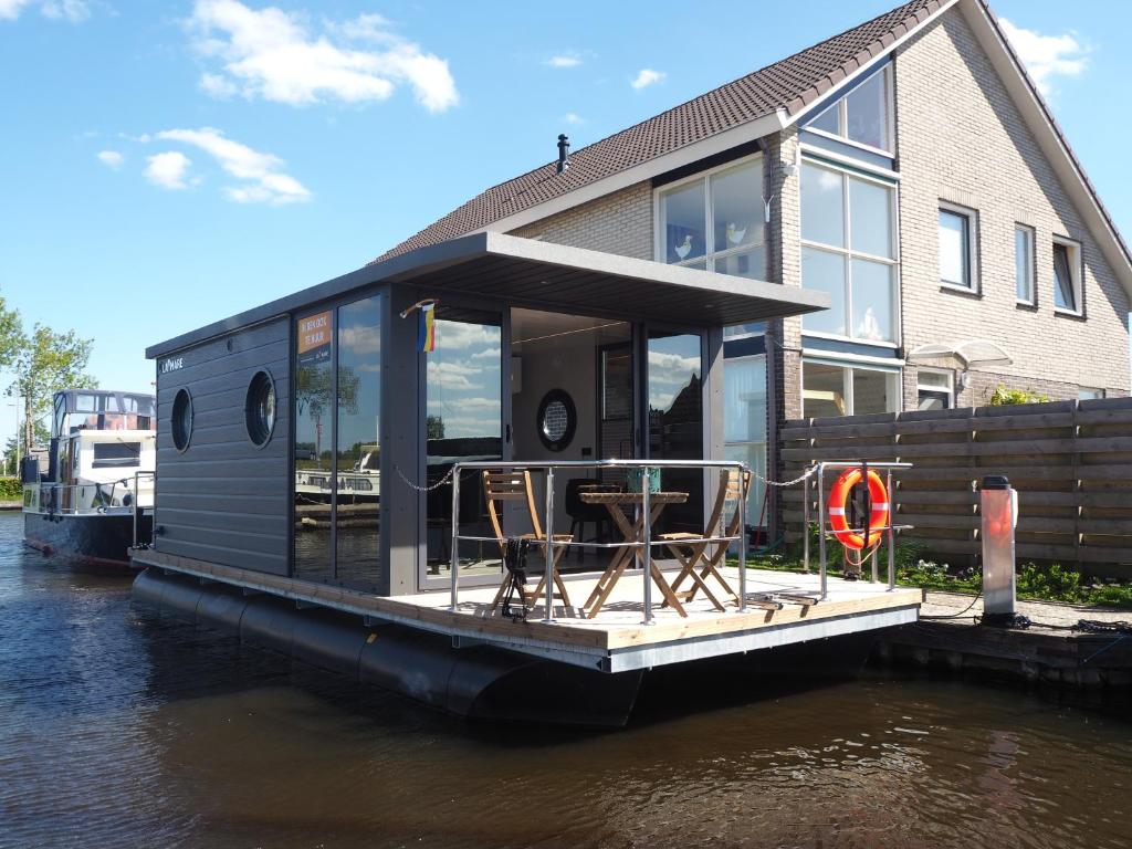 Bed-on-a-Boat