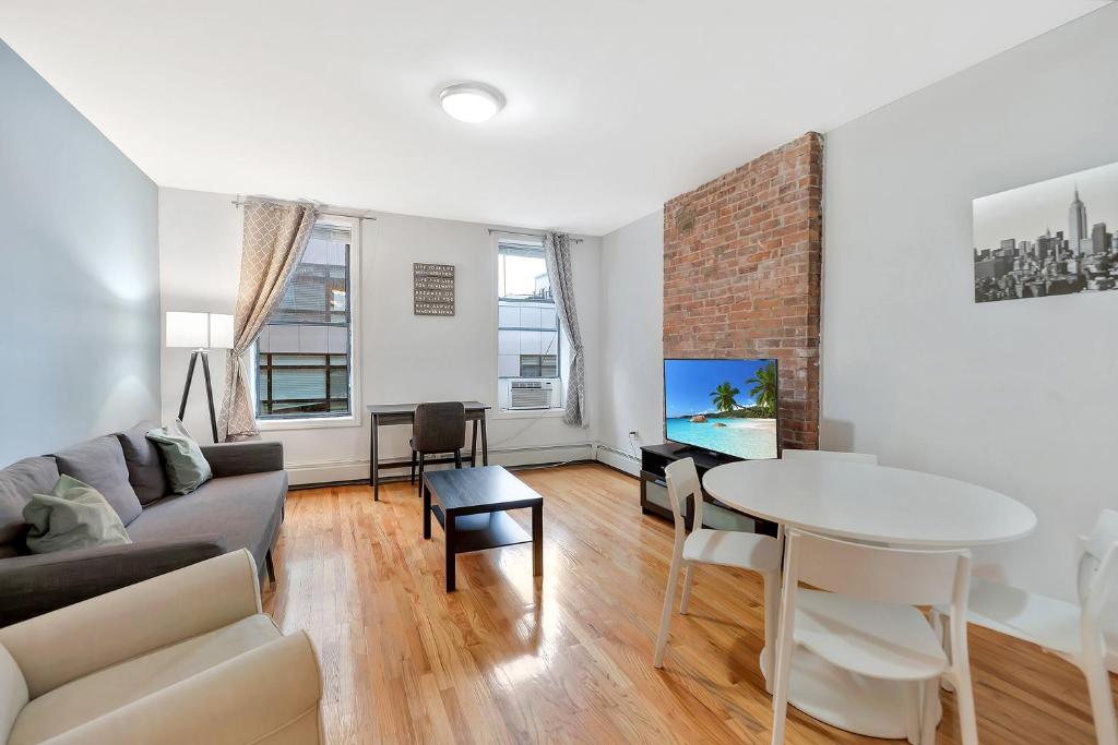 Urban 1BR Close to PATH Train 15min to NYC