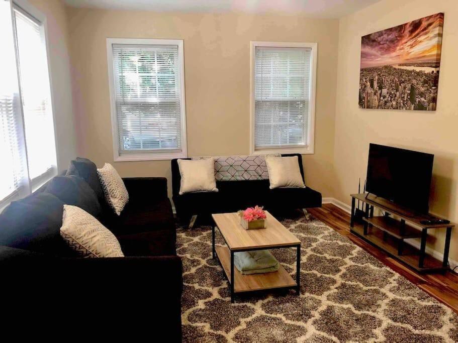 WelcomingTownhome - King Bed - Long Term Stays - UNC