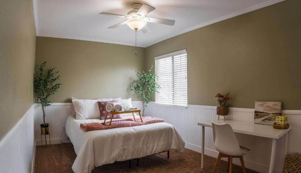 4 bedroom 2 miles from Hospital