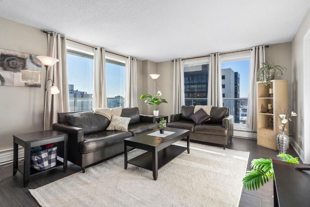 Superb 2 bedroom downtown with river view