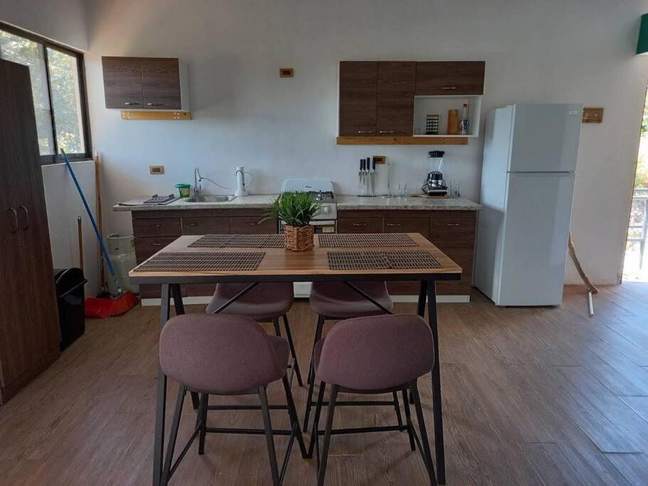 Beautiful tranquil apt w/great view and location