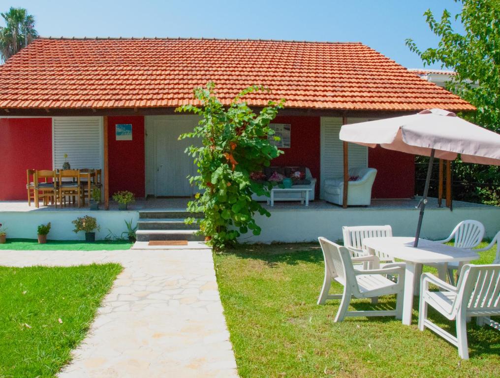 LeMaMi Seafront Bungalows