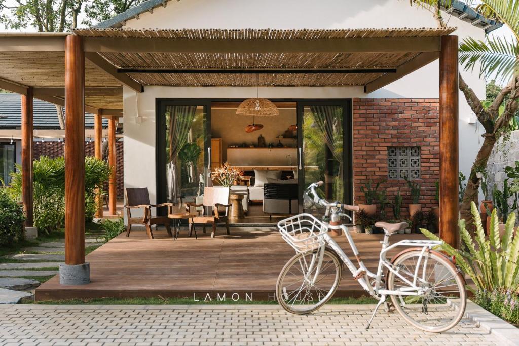 LaMon House - Venue Travel