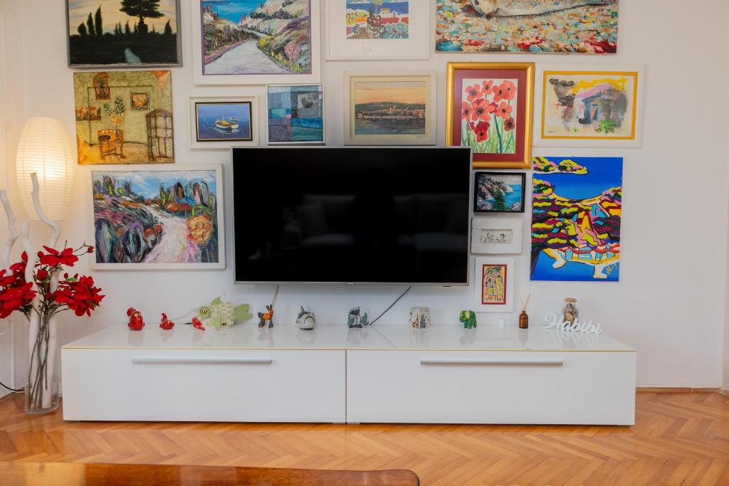 Art & Gallery Vacation Home