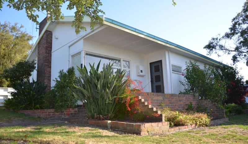 Bluff Cottage - an authentic 50s cottage with a retro vibe