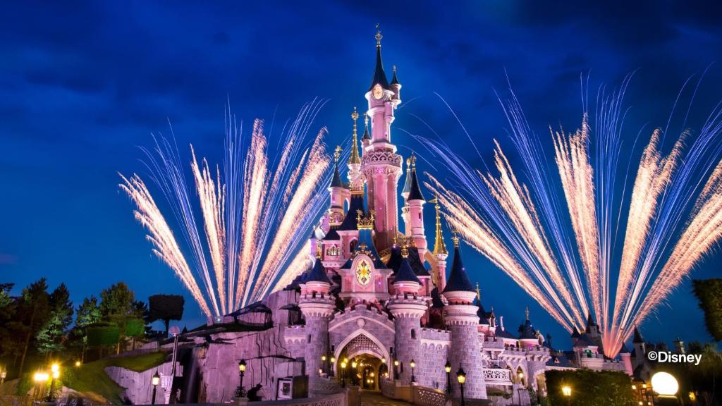 Villa, Disneyland Paris, vallée village ,Paris ,garden , Syline Home
