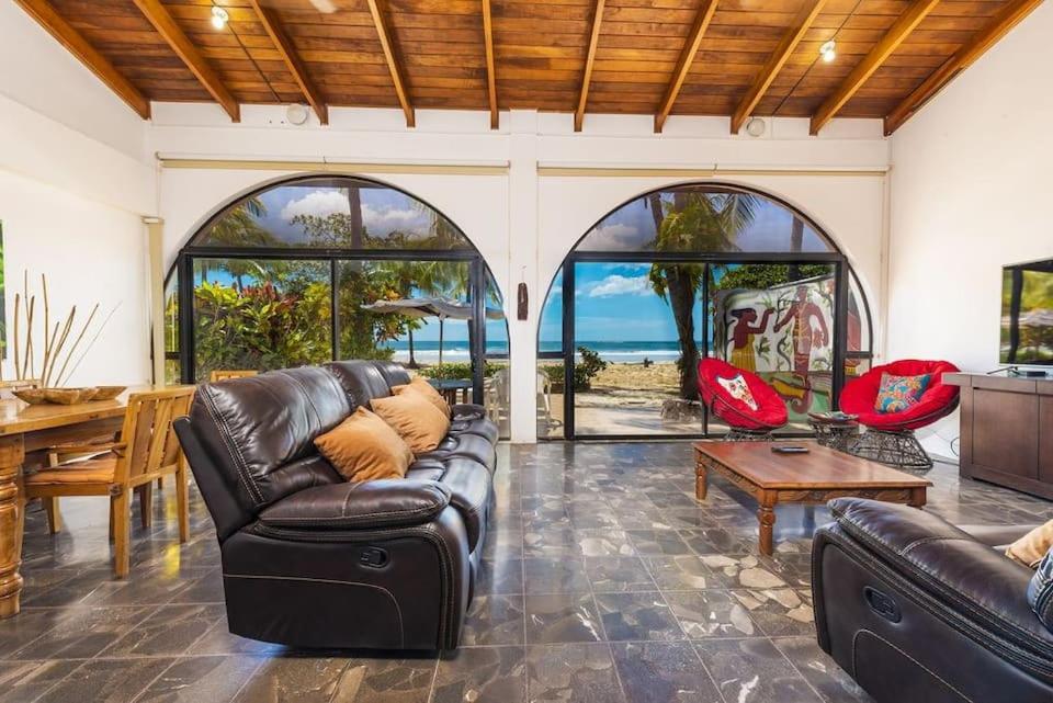 Beachfront Home Enjoy in Family at VILLA SIEMPRE Sand in your feet Surf and relax