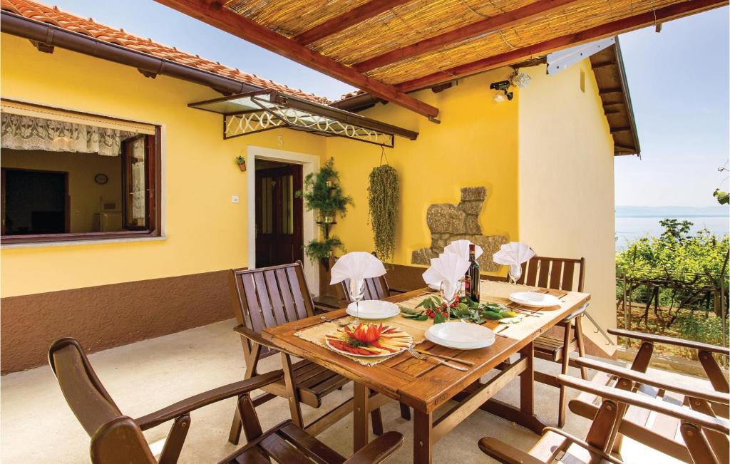 Stunning Home In Lovran With 3 Bedrooms And Wifi