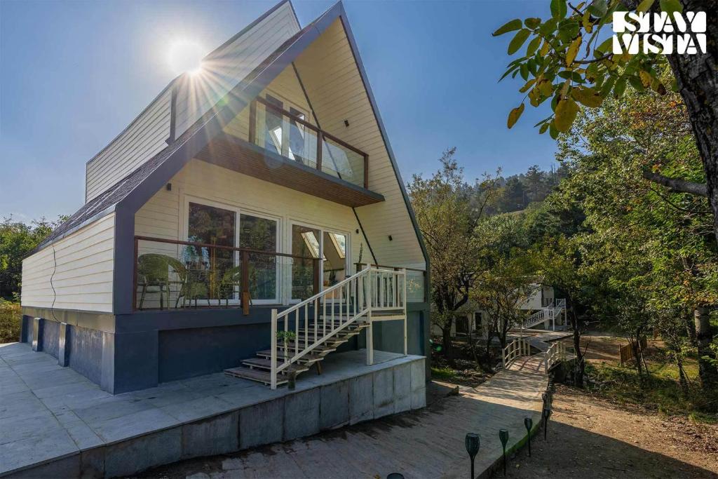 StayVista at Pickwick Cottages