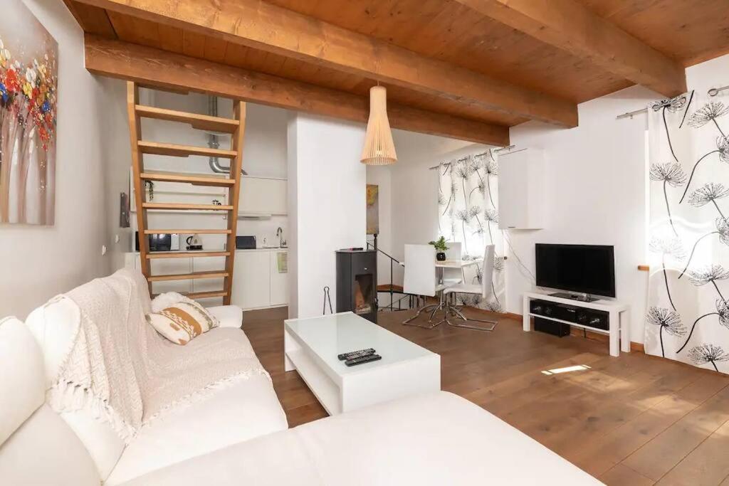 Cozy 3 story house in Old Town