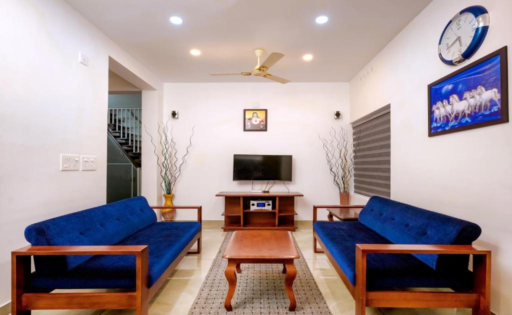The Vogue - Luxury Private Pool Villa , Athirappilly