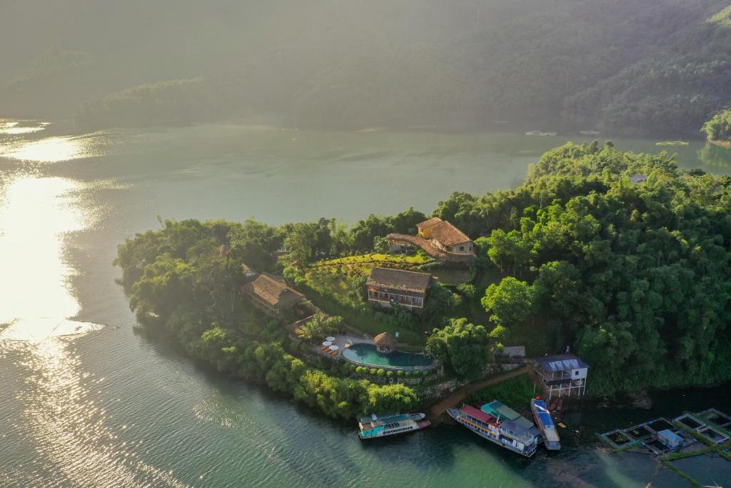 Mai Chau Hideaway Lake Resort