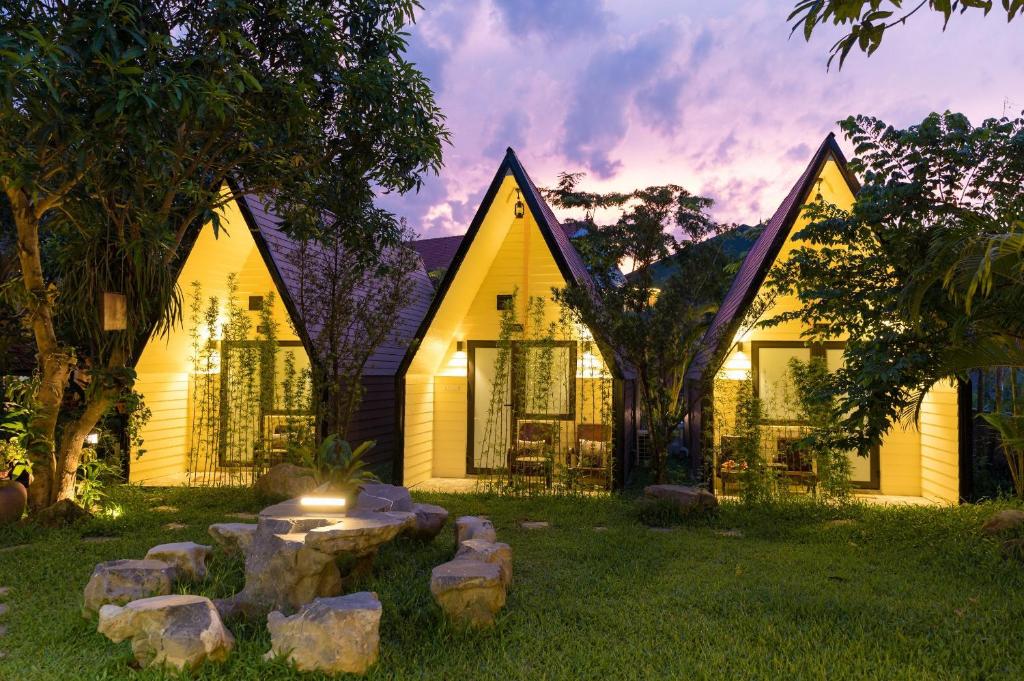 LƯƠNG SƠN RETREAT