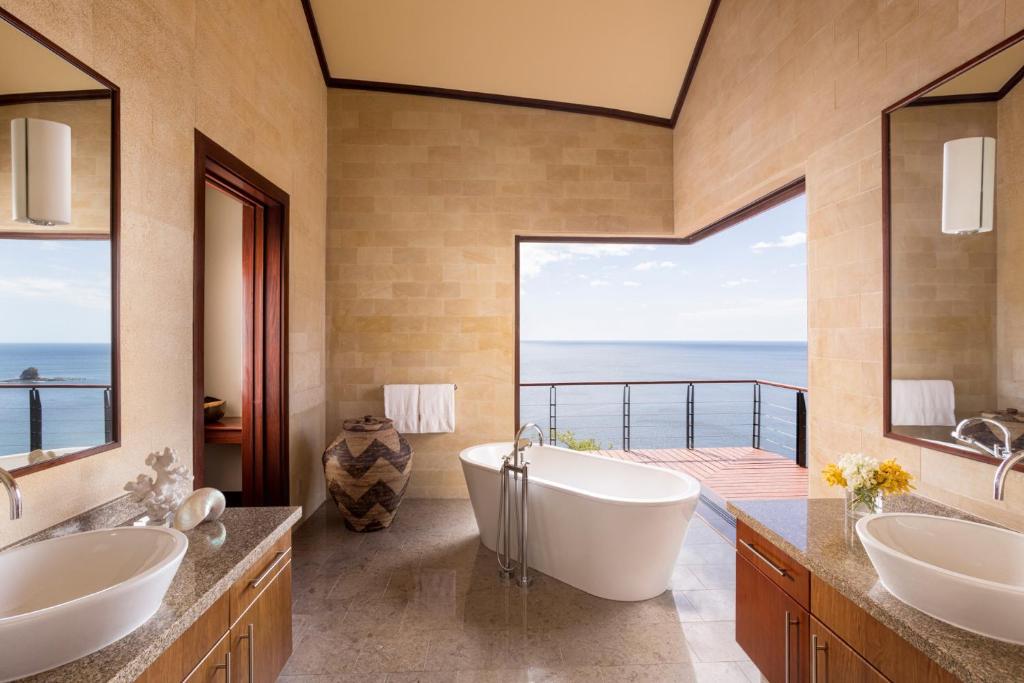 Four Seasons Resort Peninsula Papagayo, Costa Rica