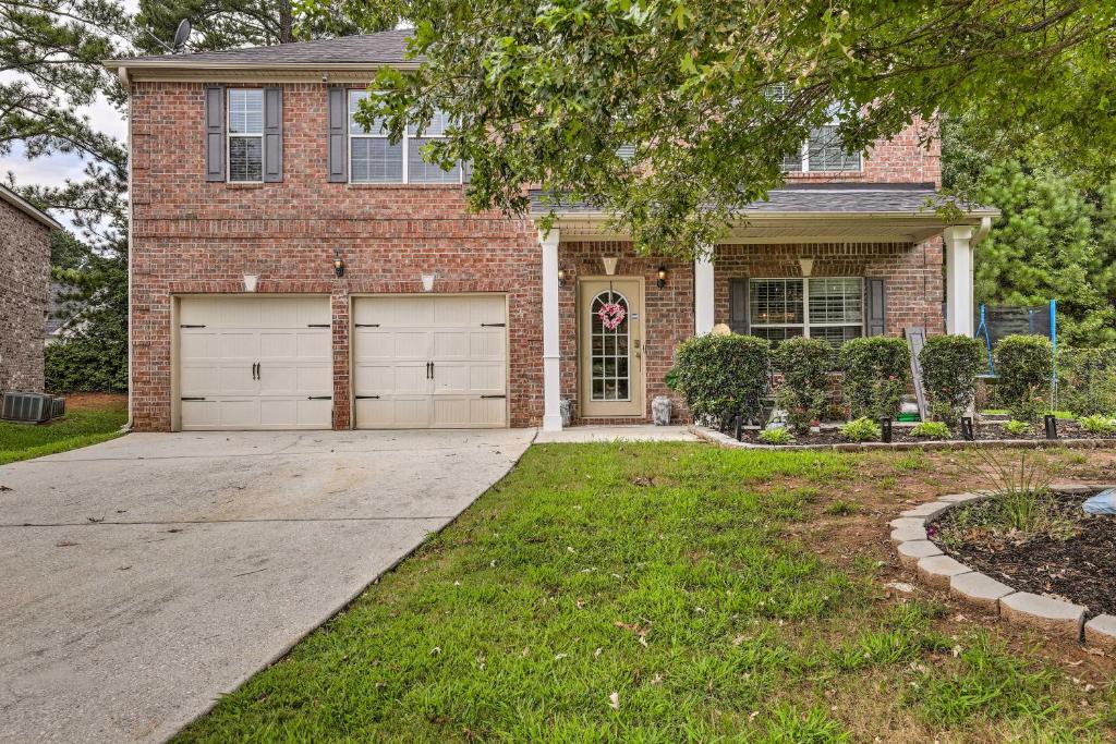 Snellville Abode Less Than 9 Mi to Stone Mtn Park!