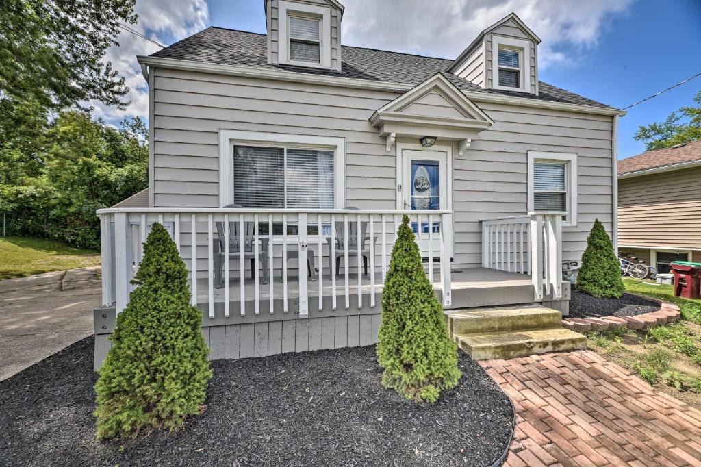 Orchard Park Home Less Than 2 Mi to Highmark Stadium!