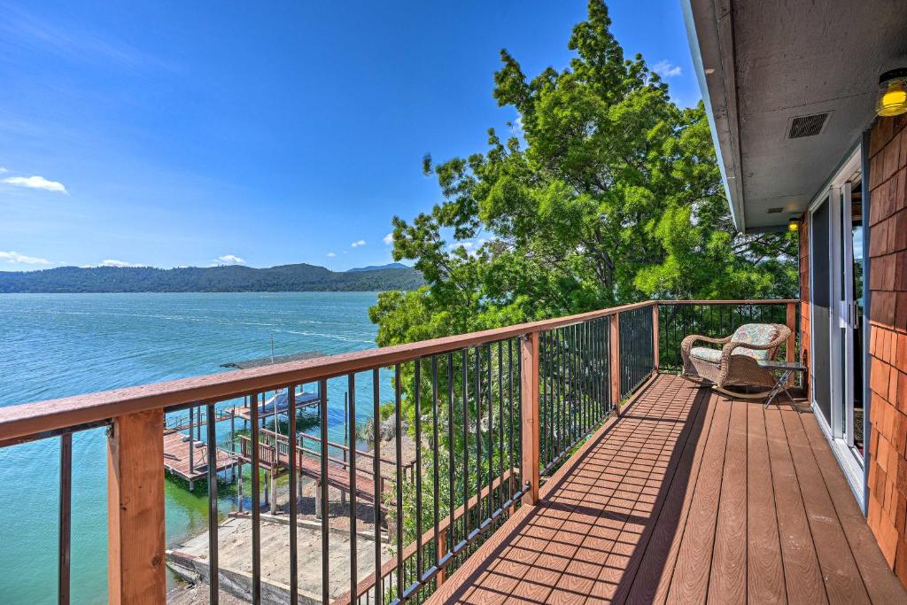 Stunning CA Getaway on the Shores of Clear Lake!