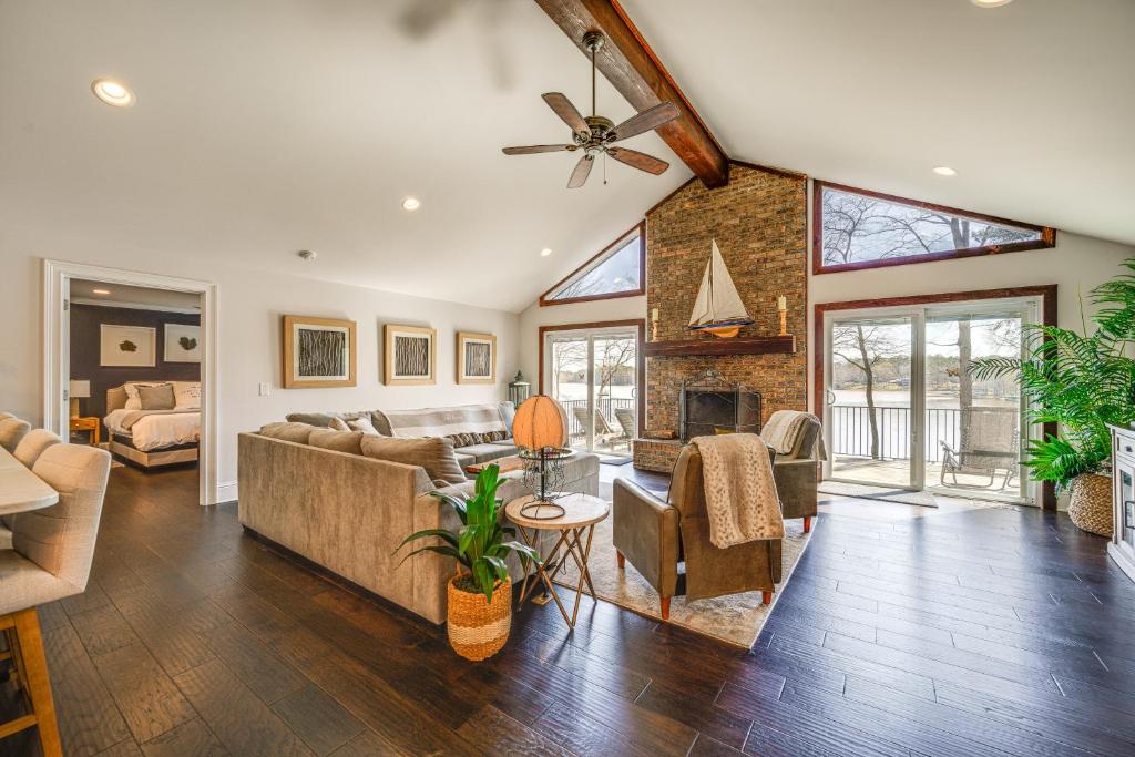 Lakefront Lake Oconee Home Boat Dock and Hot Tub